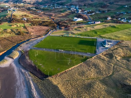 Téléchargez les photos : Aerial view of Glencolumbkille GAA field in County Donegal, Republic of Irleand. - en image libre de droit