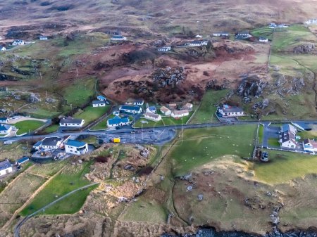 Téléchargez les photos : Aerial view of Glencolumbkille Folk village in County Donegal, Republic of Irleand. - en image libre de droit