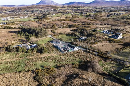 Téléchargez les photos : Vue aérienne de la centrale hydrographique de Gortahork, dans le comté de Donegal, en République d'Irlande. - en image libre de droit