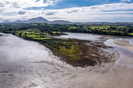 Foto de Vista aérea de Castle Dow y Sheephaven Bay en Creeslough - Condado de Donegal, Irlanda. - Imagen libre de derechos