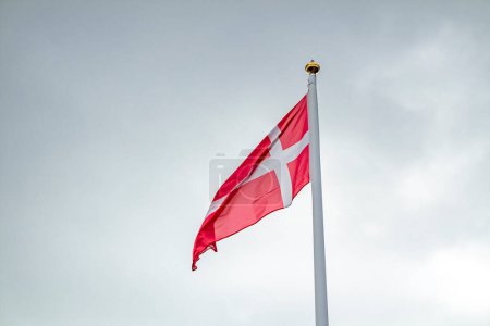 Téléchargez les photos : Drapeau du Danemark agitant le vent
. - en image libre de droit