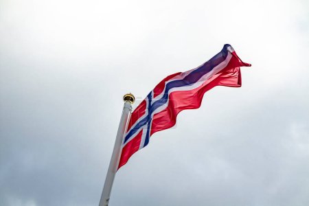 Foto de Bandera nacional de Noruega ondeando al viento
. - Imagen libre de derechos