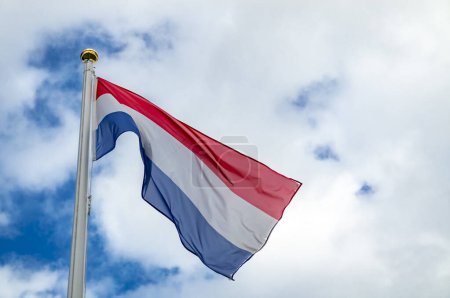 Foto de Bandera de los Países Bajos ondeando al viento
. - Imagen libre de derechos