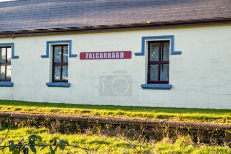 Téléchargez les photos : La gare de Falcarragh est proche du pont des violoneux et de la promenade ferroviaire de Burtonport - comté de Donegal, République d'Irlande. - en image libre de droit