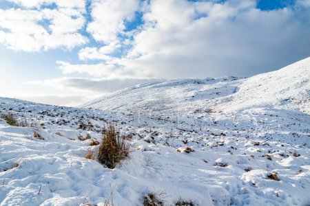 Téléchargez les photos : Parc national Glenveagh couvert de neige, comté de Donegal - Irlande. - en image libre de droit