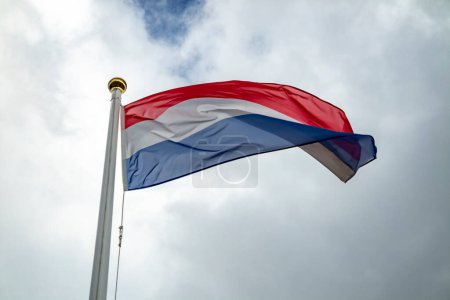 Téléchargez les photos : Drapeau des Pays-Bas agitant le vent
. - en image libre de droit