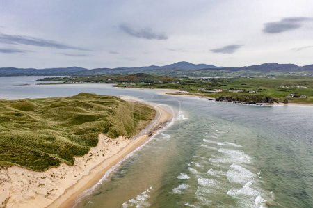 Foto de Vista aérea de Five Fingers Strand en el Condado de Donegal, Irlanda. - Imagen libre de derechos