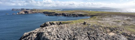 Téléchargez les photos : Les falaises et les piles marines sur l'île Tory, comté de Donegal, Irlande. - en image libre de droit