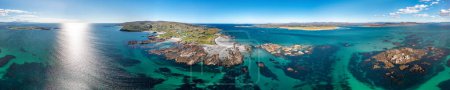Téléchargez les photos : Vue aérienne de l "île d'Inishkeeragh vue de la plage de Clouhhcorr sur l" île d'Arranmore dans le comté de Donegal, République d'Irlande, - en image libre de droit