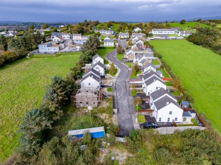 Téléchargez les photos : Vue aérienne du parc Drumbaron à Ardara dans le comté de Donegal - Irlande. - en image libre de droit
