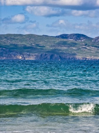 Foto de Justo el hermoso Atlántico visto desde Portnoo en el Condado de Donegal, Irlanda - Imagen libre de derechos