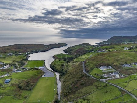 Foto de Aerial view of Kilcar in County Donegal - Ireland. - Imagen libre de derechos