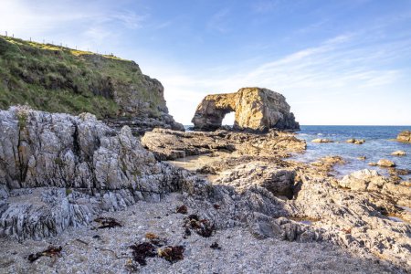 Téléchargez les photos : La plage à côté du Grand Pollet Sea Arch, péninsule de Fanad, comté de Donegal, Irlande. - en image libre de droit