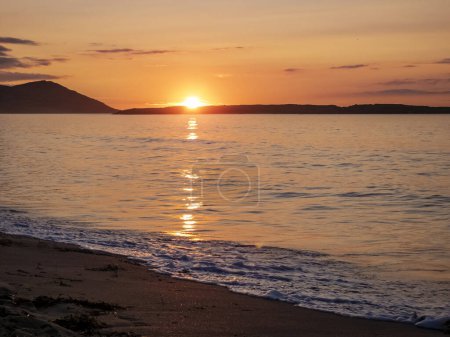 Téléchargez les photos : Beau coucher de soleil sur la plage de Portnoo Narin dans le comté de Donegal - Irlande. - en image libre de droit