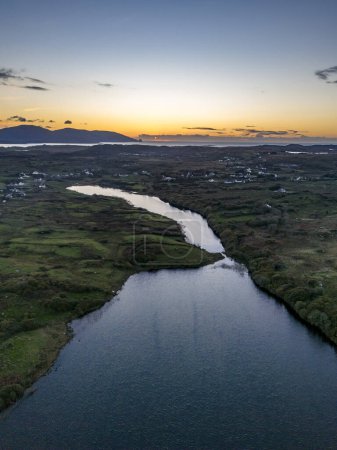 Téléchargez les photos : Vue aérienne de Clooney par Portnoo dans le comté de Donegal, Irlande - en image libre de droit