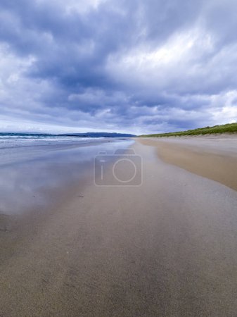 Téléchargez les photos : Narin Strand est une belle grande plage de drapeau bleu à Portnoo, comté de Donegal - Irlande - en image libre de droit