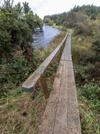 Der Owenea Fluss bei Ardara in der Grafschaft Donegal - Irland.