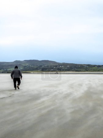 Tormenta de arena en la playa de Dooey por Lettermacaward en el Condado de Donegal - Irlanda.