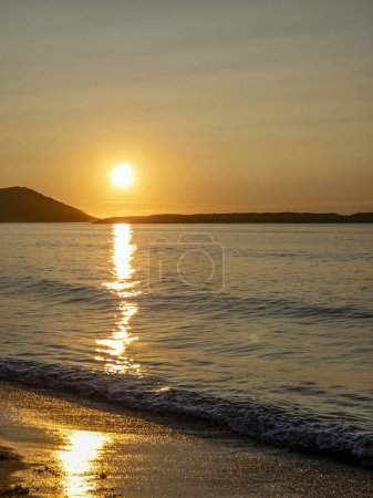 Foto de Hermosa puesta de sol en la playa de Portnoo Narin en el Condado de Donegal - Irlanda. - Imagen libre de derechos