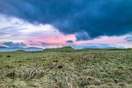 Le paysage de la réserve naturelle de Sheskinmore entre Ardara et Portnoo dans le Donegal - Irlande.
