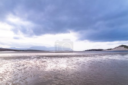 ballinareava strand im sheskinmore naturreservat zwischen ardara und portnoo im donegal - irland.