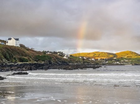 Schöner Regenbogen am Strand von Portnoo Narin in der Grafschaft Donegal - Irland