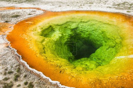 Téléchargez les photos : Bassin de gloire du matin d'en haut. Yellowstone National Park, Wyoming, États-Unis - en image libre de droit