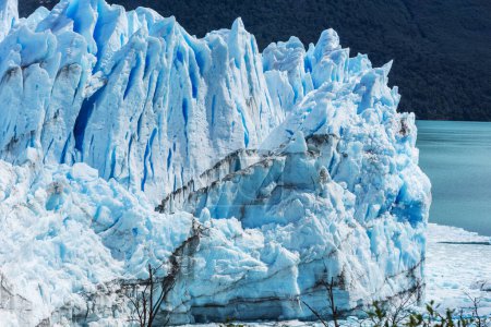 Téléchargez les photos : Détail d'une vieille glace turquoise du glacier Perito Moreno. Parc national de Los Glaciares, Argentine - en image libre de droit