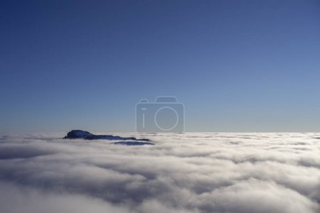 Téléchargez les photos : Sea of clouds in Ceahlau mountain, Romania - en image libre de droit