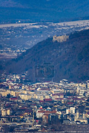 Téléchargez les photos : Targu Neamt ville et citadelle en Roumanie - en image libre de droit