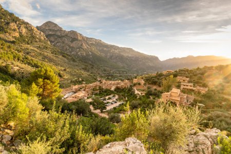 atemberaubende Aussicht auf Casc antic Fornalutx, Mallorca, Spanien, Europa