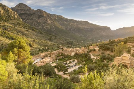 atemberaubende Aussicht auf Casc antic Fornalutx, Mallorca, Spanien, Europa