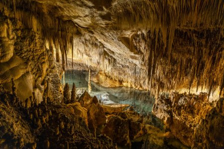 Foto de Asombrosas fotos de cuevas de Drach en Mallorca, España, Europa - Imagen libre de derechos