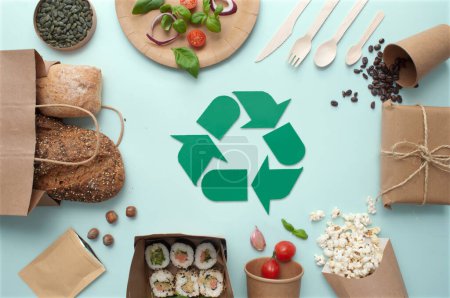 Foto de Recolección de alimentos saludables con eco sostenible embalaje de alimentos y signo de reciclaje - Imagen libre de derechos