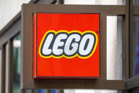 Téléchargez les photos : London, UK - February 26th 2024: The Lego logo on the exterior of the Lego store, located in Leicester Square, London, UK. - en image libre de droit