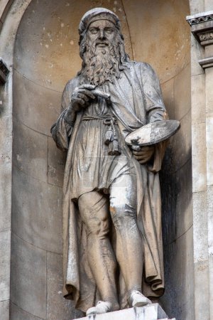 Photo for London, UK - February 26th 2024: A statue of Leonardo da Vinci, on the exterior of Burlington House which is home to the Royal Academy of Art in London, UK. - Royalty Free Image