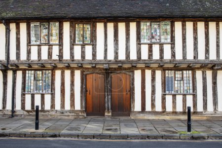 Magnifiques almshouses du 15ème siècle dans la ville historique de Stratford-upon-Avon, Royaume-Uni.