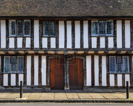 Hermosas casas de campo del siglo XV en la histórica ciudad de Stratford-Upon-Avon, Reino Unido.  
