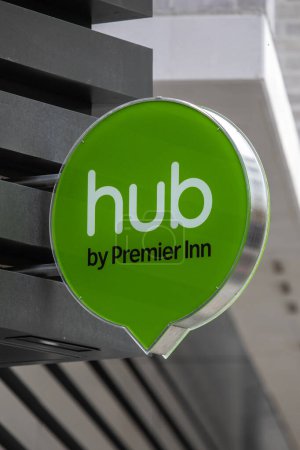Téléchargez les photos : London, UK - March 4th 2024: A sign on the exterior of a Hub by Premier Inn Hotel in central London, UK. - en image libre de droit