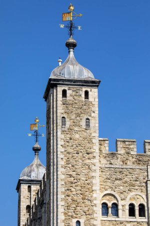 Das Äußere des historischen Weißen Turms am Tower of London, Großbritannien.