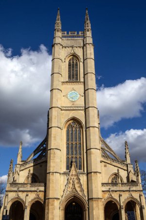 El hermoso exterior de St. Lukes Church, ubicado en Sydney Street en Chelsea, Londres, Reino Unido.