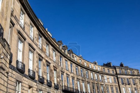Die wunderschöne georgische Architektur von Randolph Crescent in Edinburgh, Schottland.