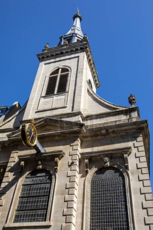 El exterior de St. Edmund, King and Martyr Church, ubicado en Lombard Street en la City de Londres, Reino Unido.
