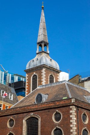 Das Äußere der St. Mary Abchurch in der City of London, Großbritannien - erbaut von Sir Christopher Wren im späten 18. Jahrhundert.