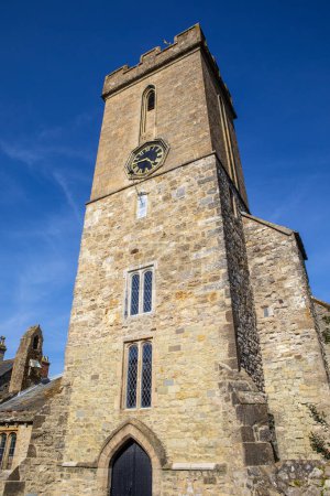 Foto de Una vista de la iglesia de St. James en la hermosa ciudad de Yarmouth en la Isla de Wight en el Reino Unido. - Imagen libre de derechos