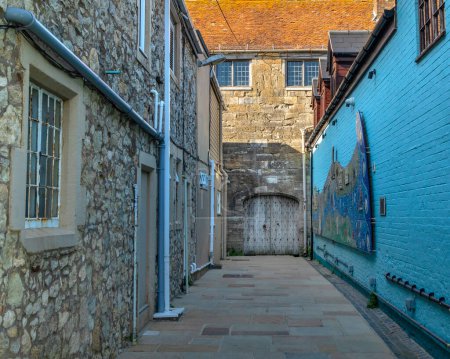 Foto de Isla de Wight, Reino Unido - 2 de mayo de 2023: La entrada al histórico Castillo de Yarmouth en la ciudad de Yarmouth en la Isla de Wight, Reino Unido. - Imagen libre de derechos