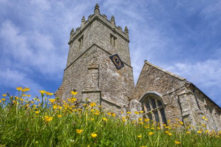 Die mittelalterliche Allerheiligen-Kirche im schönen Dorf Godshill auf der Isle of Wight, Großbritannien.