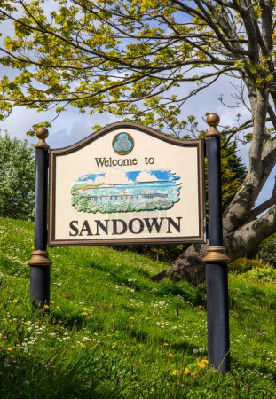 Foto de Bienvenido a Sandown firmar en la Isla de Wight, en el Reino Unido. - Imagen libre de derechos