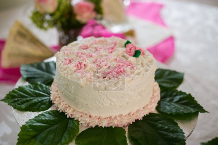 Photo for This image showcases a variety of stunning wedding cakes, ranging from tiered cakes to cup cakes. The photograph features an array of delicious cakes, each meticulously decorated with intricate details and delicate frosting. The cakes come in a varie - Royalty Free Image