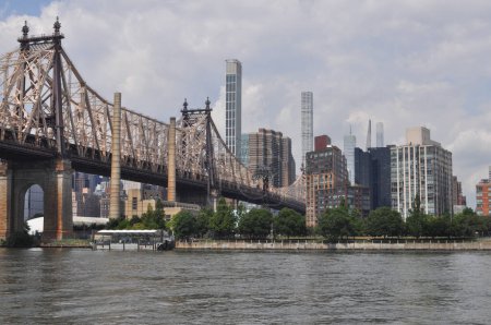 Téléchargez les photos : Ed Koch Queensboro bridge over the East River in New York, USA - en image libre de droit